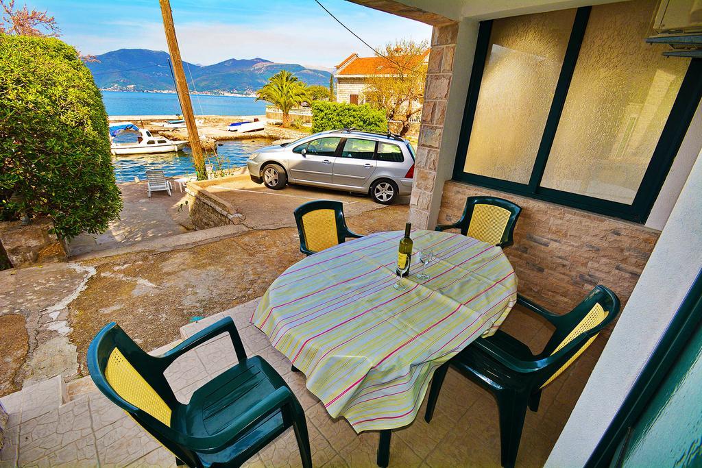 Kjara Apartments Tivat Buitenkant foto