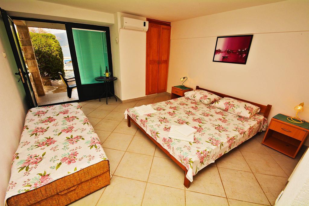 Kjara Apartments Tivat Buitenkant foto